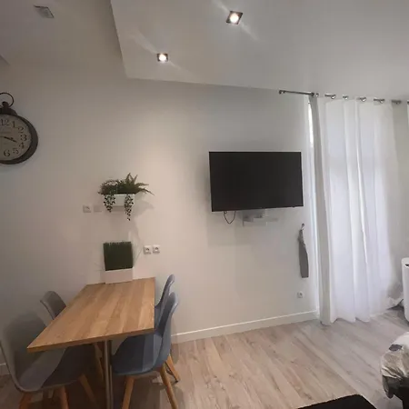 Chic For 4 On Champs Elysees Avenue *