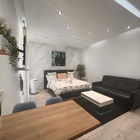 Chic Studio For 4 On Champs Elysees Avenue Διαμέρισμα